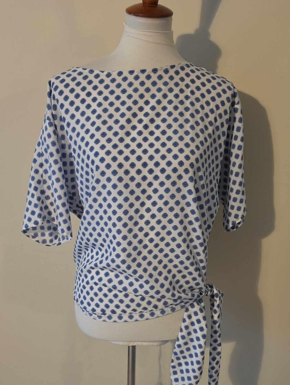 Michael Michael Kors Lightweight breathable patterned blouse.